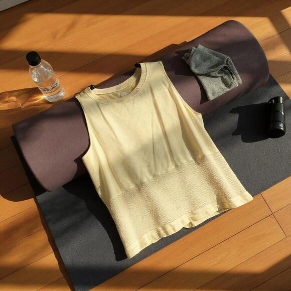 SAGE COLLECTIVE Mesh Boxy Seamless Tank Yellow Womens Small - Picture 1 of 6